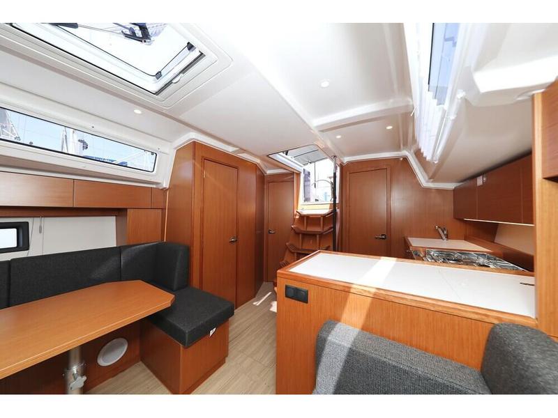 Book yachts online - sailboat - Bavaria C38 - Blue Note - rent