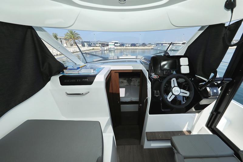 Book yachts online - motorboat - Antares 9 OB - Freeya - rent