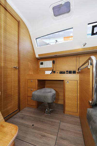 Book yachts online - sailboat - Elan 45.1 Impression - Jackpot - rent