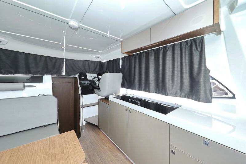 Book yachts online - motorboat - Antares 11 Fly OB - Solis - rent