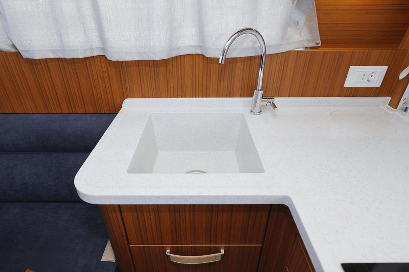 Book yachts online - motorboat - Greenline 33 - Fields of Gold - rent