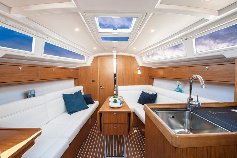 Book yachts online - sailboat - Bavaria Cruiser 33 - Karlo - rent