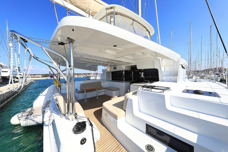 Book yachts online - catamaran - Lagoon 46 - D.Bobo - rent