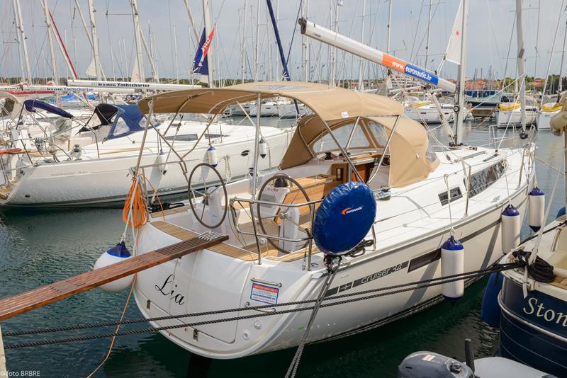 Book yachts online - sailboat - Bavaria Cruiser 34 - Lia  - rent