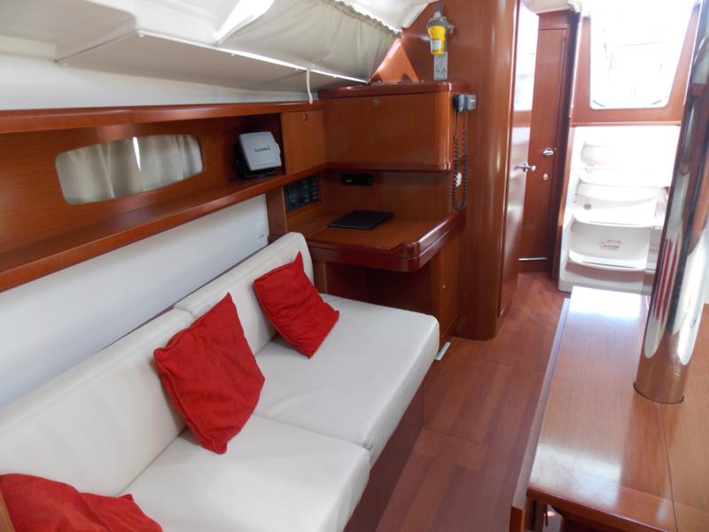 Book yachts online - sailboat - Oceanis 37 - MINA - rent
