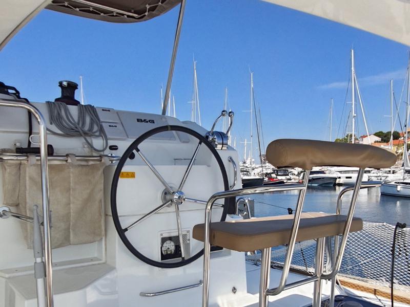 Book yachts online - catamaran - Lagoon 39 - PULPO - rent