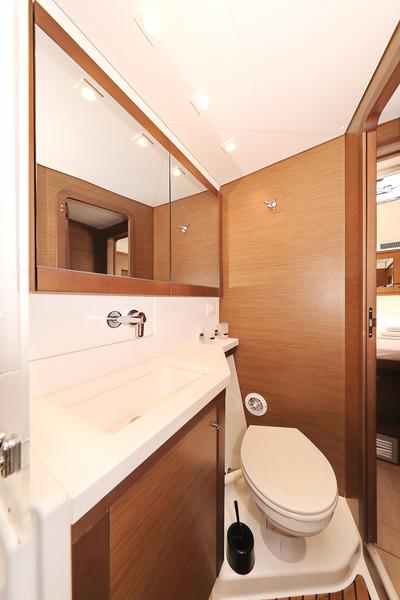 Book yachts online - catamaran - Lagoon 450 F - MUST HAVE - rent
