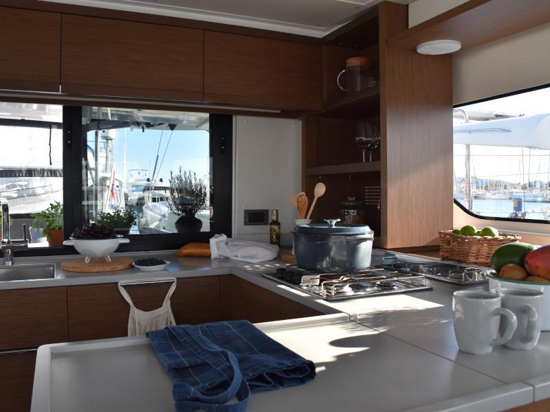 Book yachts online - catamaran - Lagoon 46 - NOTORIOUS - rent