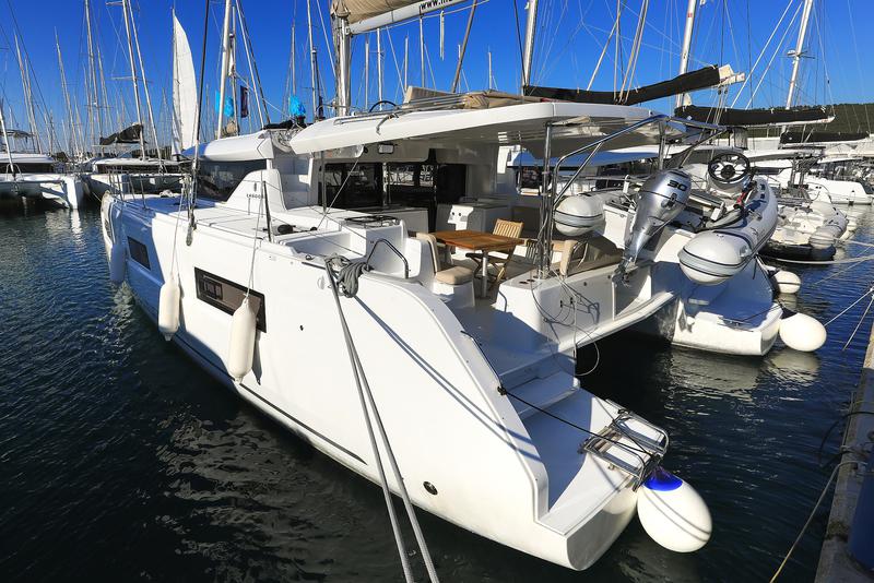 Book yachts online - catamaran - Lagoon 46 - MIDLIFE CRISIS - rent