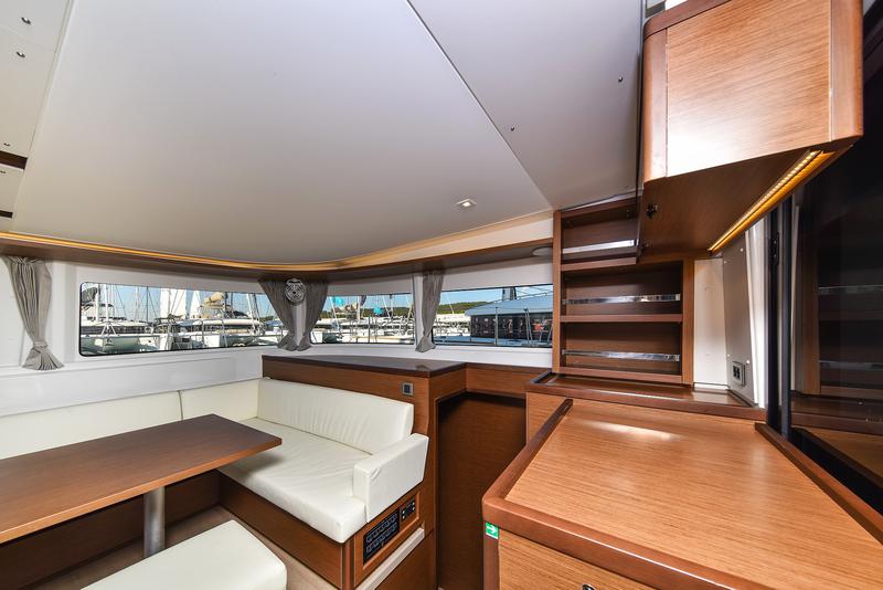 Book yachts online - catamaran - Lagoon 46 - MIDLIFE CRISIS - rent