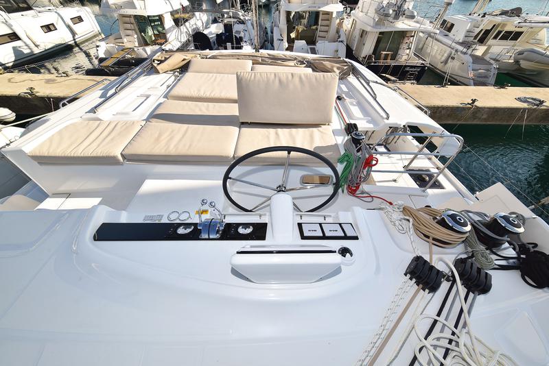 Book yachts online - catamaran - Lagoon 46 - MIDLIFE CRISIS - rent
