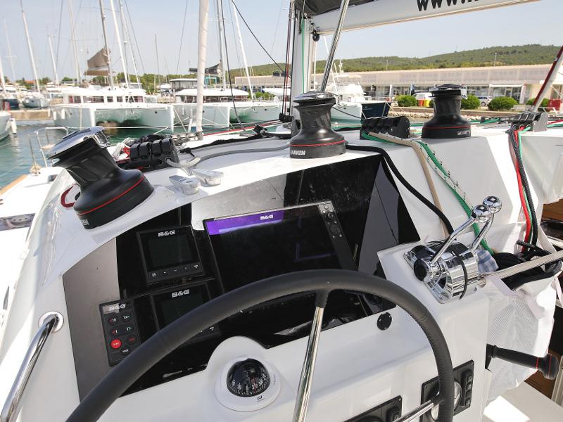 Book yachts online - catamaran - Lagoon 400 S2 LTD EDITION - SCIROCCO - rent