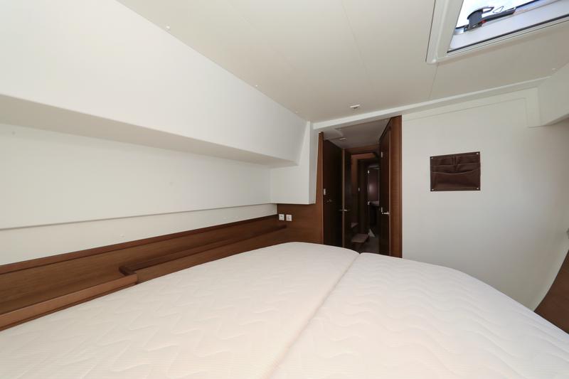 Book yachts online - catamaran - Lagoon 42 - ZEUS - rent