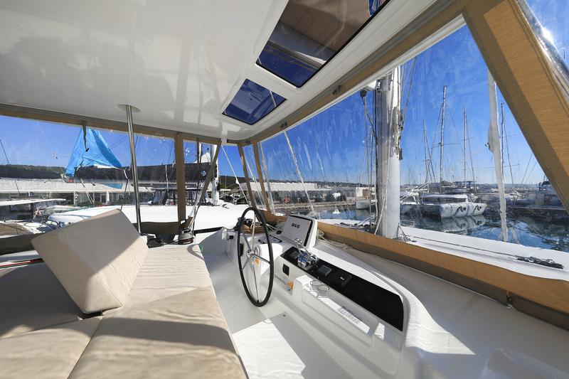 Book yachts online - catamaran - Lagoon 46 - MAJESTIC - rent