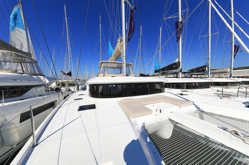 Book yachts online - catamaran - Lagoon 46 - MAJESTIC - rent