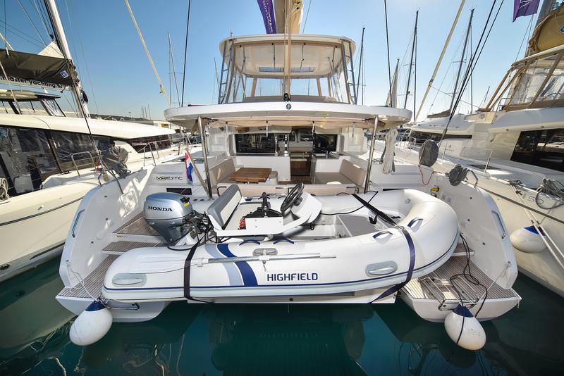 Book yachts online - catamaran - Lagoon 46 - MAJESTIC - rent