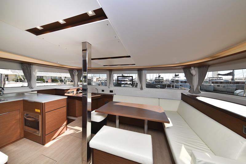 Book yachts online - catamaran - Lagoon 46 - MAJESTIC - rent