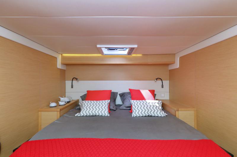 Book yachts online - catamaran - Lagoon 52 - SEA DWELLER  - rent