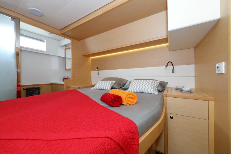 Book yachts online - catamaran - Lagoon 52 - SEA DWELLER  - rent