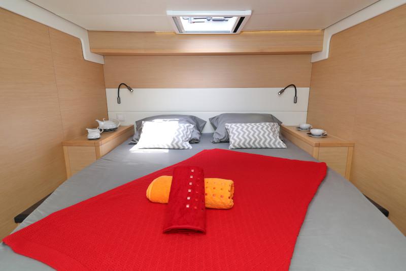 Book yachts online - catamaran - Lagoon 52 - SEA DWELLER  - rent