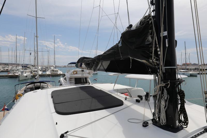Book yachts online - catamaran - Lagoon 52 - SEA DWELLER  - rent