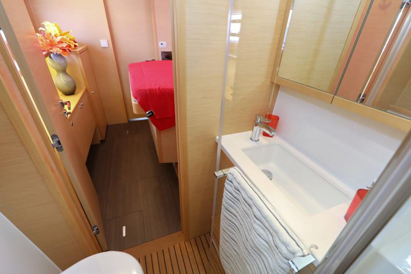 Book yachts online - catamaran - Lagoon 52 - SEA DWELLER  - rent