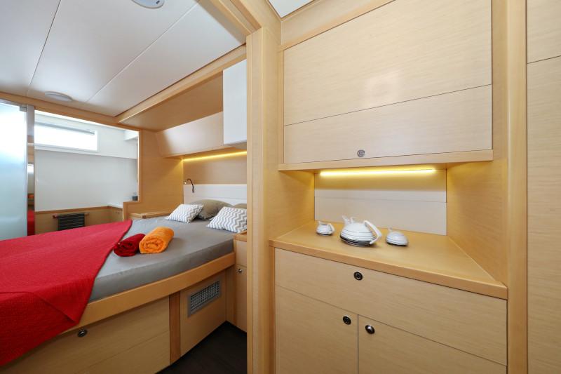 Book yachts online - catamaran - Lagoon 52 - SEA DWELLER  - rent