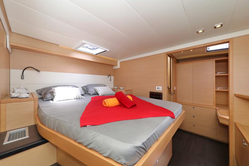 Book yachts online - catamaran - Lagoon 52 - SEA DWELLER  - rent