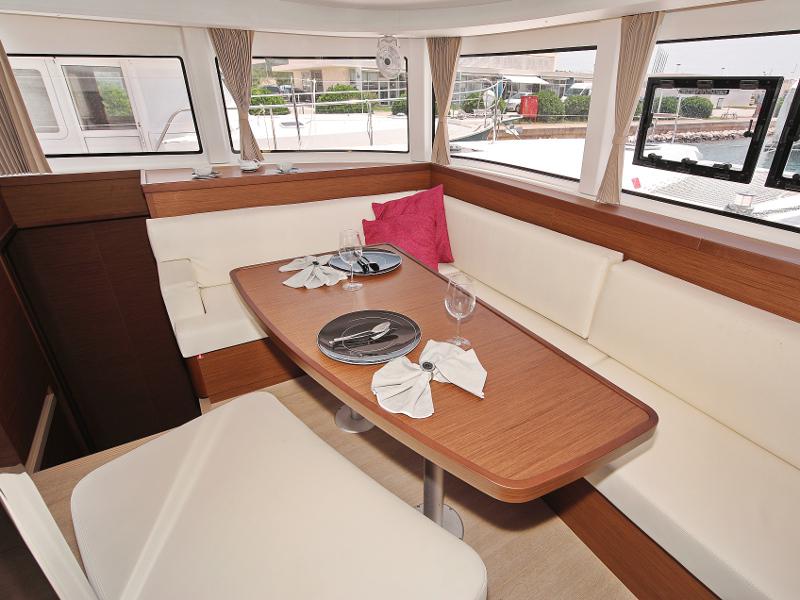 Book yachts online - catamaran - Lagoon 42 - MASTERPIECE - rent