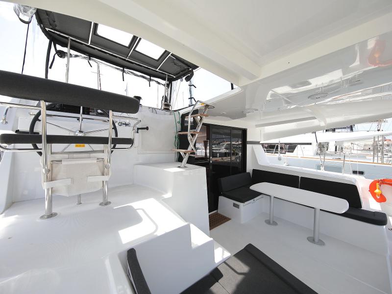 Book yachts online - catamaran - Lagoon 42 - MASTERPIECE - rent