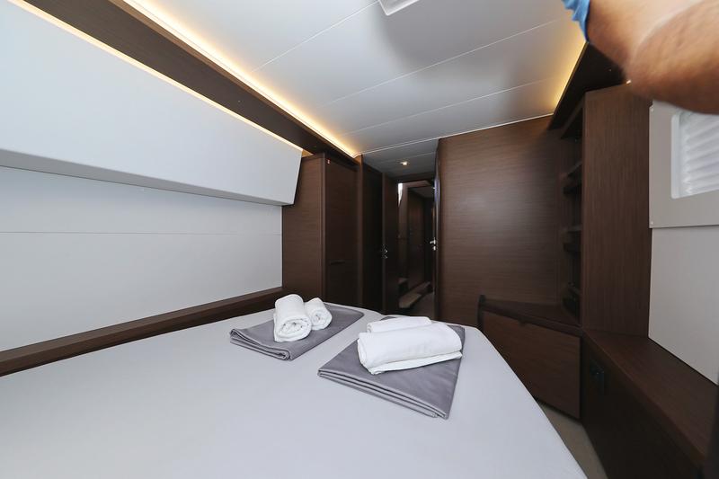 Book yachts online - catamaran - Lagoon 46 - PANOS - rent
