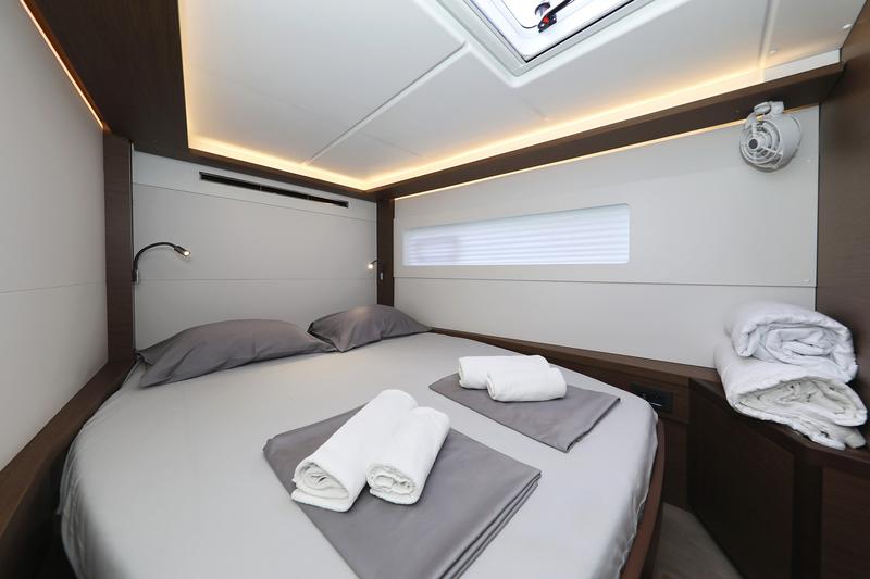 Book yachts online - catamaran - Lagoon 46 - PANOS - rent