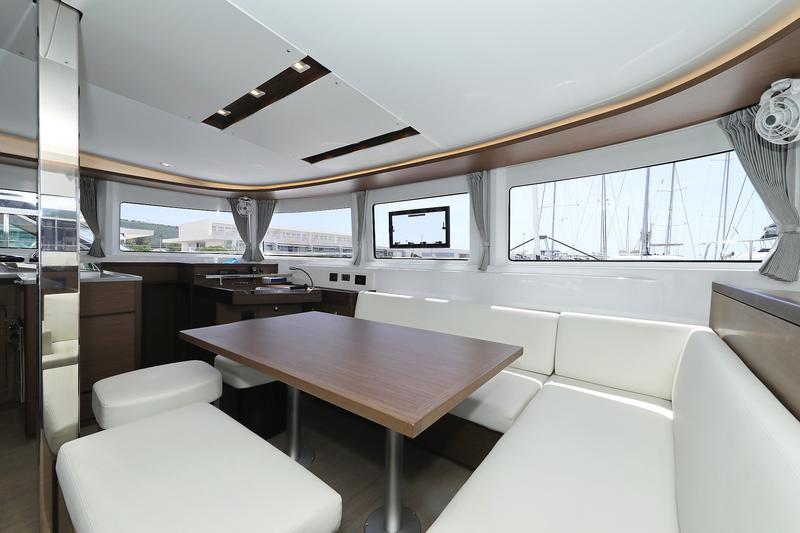 Book yachts online - catamaran - Lagoon 46 - PANOS - rent
