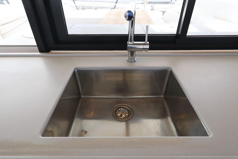 Book yachts online - catamaran - Lagoon 46 - WHITE PEARL - rent