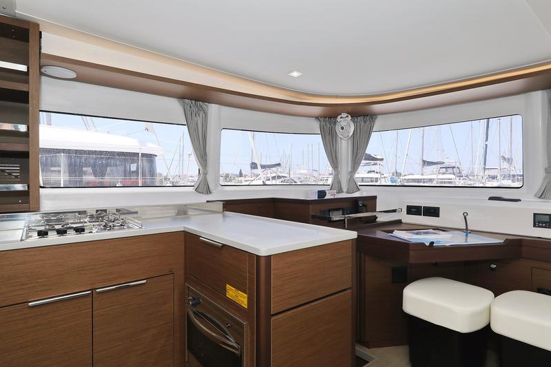 Book yachts online - catamaran - Lagoon 46 - WHITE PEARL - rent