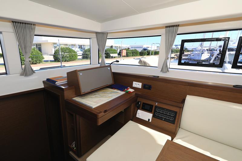 Book yachts online - catamaran - Lagoon 40 - GIMME KISS - rent