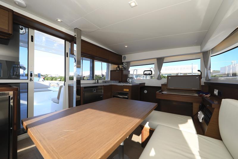 Book yachts online - catamaran - Lagoon 40 - GIMME KISS - rent