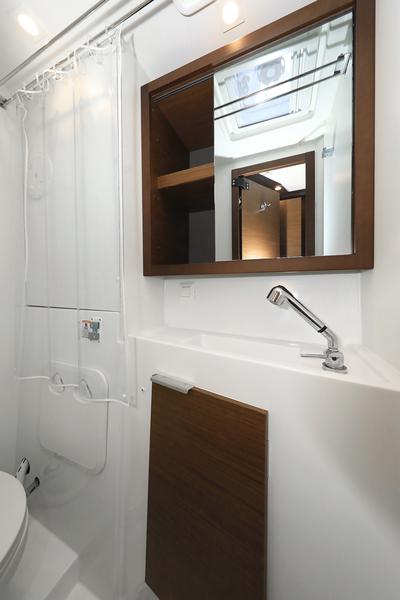 Book yachts online - catamaran - Lagoon 40 - GIMME KISS - rent