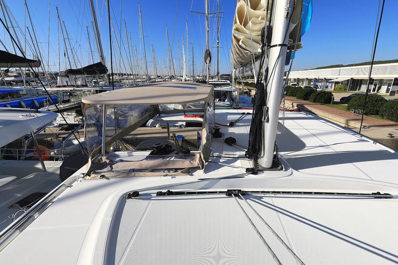 Book yachts online - catamaran - Lagoon 40 - GIMME KISS - rent