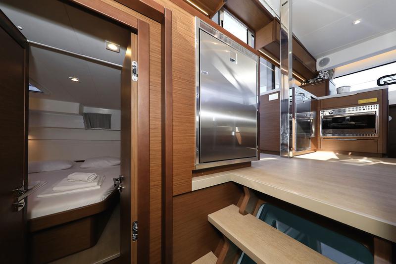 Book yachts online - catamaran - Lagoon 40 - GIMME KISS - rent