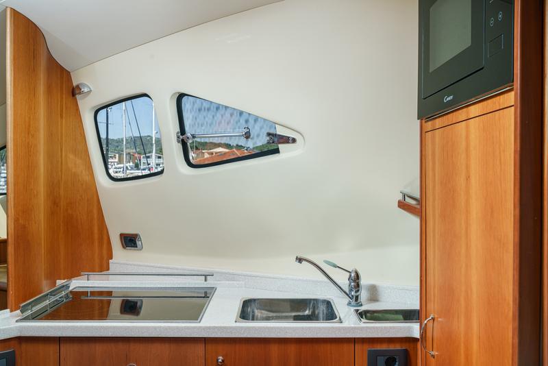 Book yachts online - motorboat - Aicon 56 - NUDGE - rent