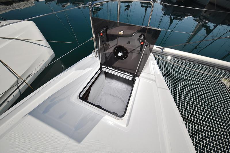 Book yachts online - catamaran - Lagoon 50 - SHADOW - rent