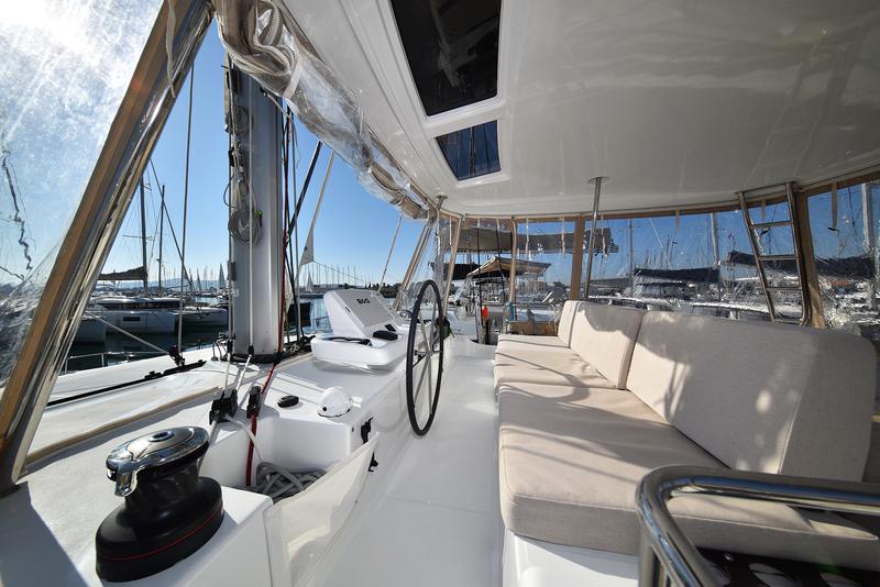 Book yachts online - catamaran - Lagoon 50 - SHADOW - rent