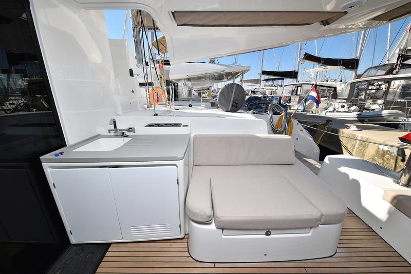 Book yachts online - catamaran - Lagoon 50 - SHADOW - rent