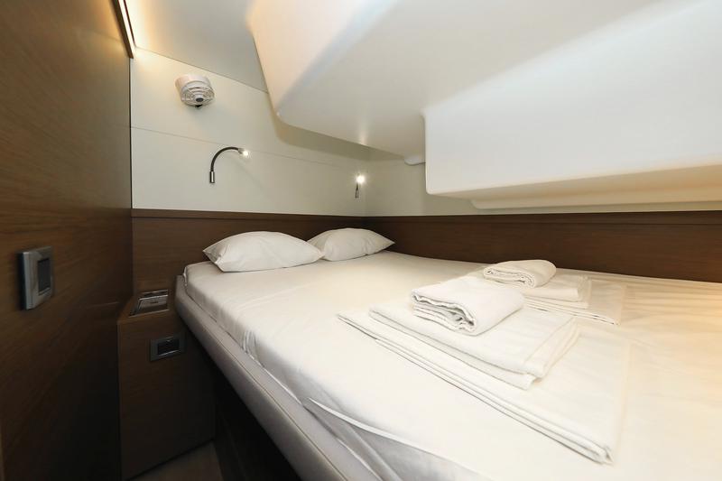 Book yachts online - catamaran - Lagoon 50 - SHADOW - rent