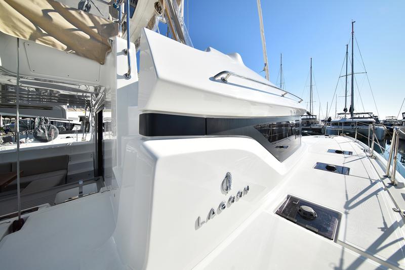 Book yachts online - catamaran - Lagoon 50 - SHADOW - rent