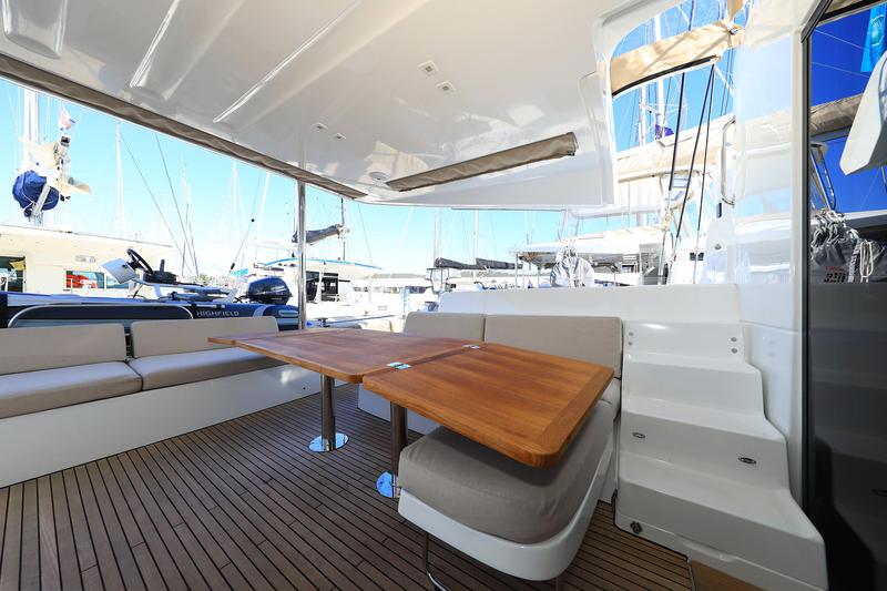Book yachts online - catamaran - Lagoon 50 - SHADOW - rent