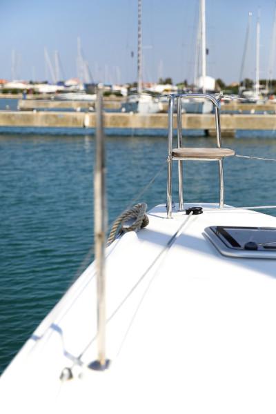 Book yachts online - catamaran - Lagoon 42 - ROYAL SALUTE - rent
