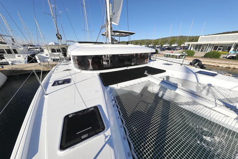 Book yachts online - catamaran - Lagoon 42 - REA - rent