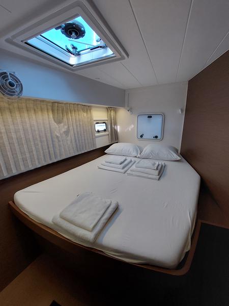 Book yachts online - catamaran - Lagoon 42 - MADRE PERLA - rent